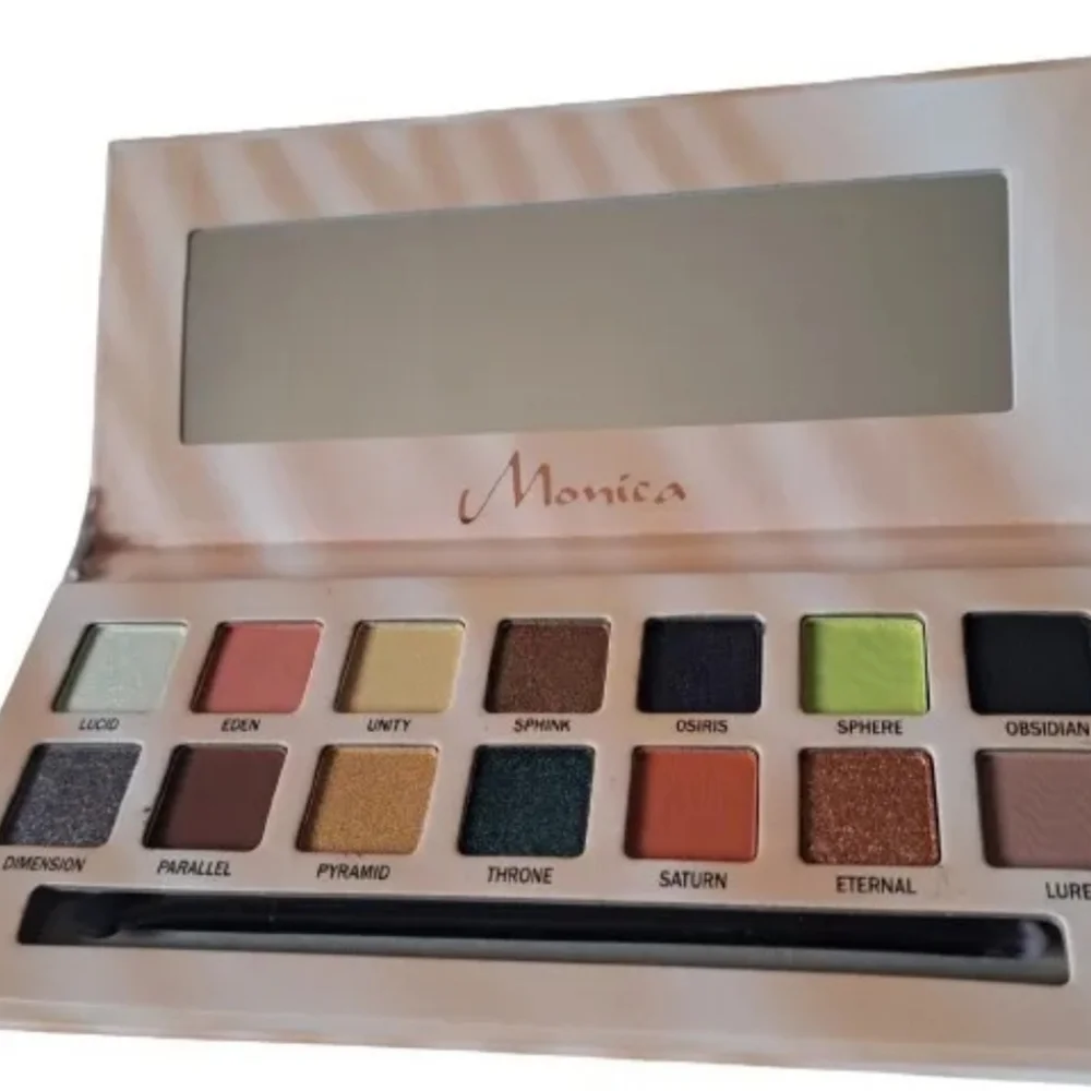 Monica Eyeshadow Palette 12 Shades Matte & Metallic Regular Size